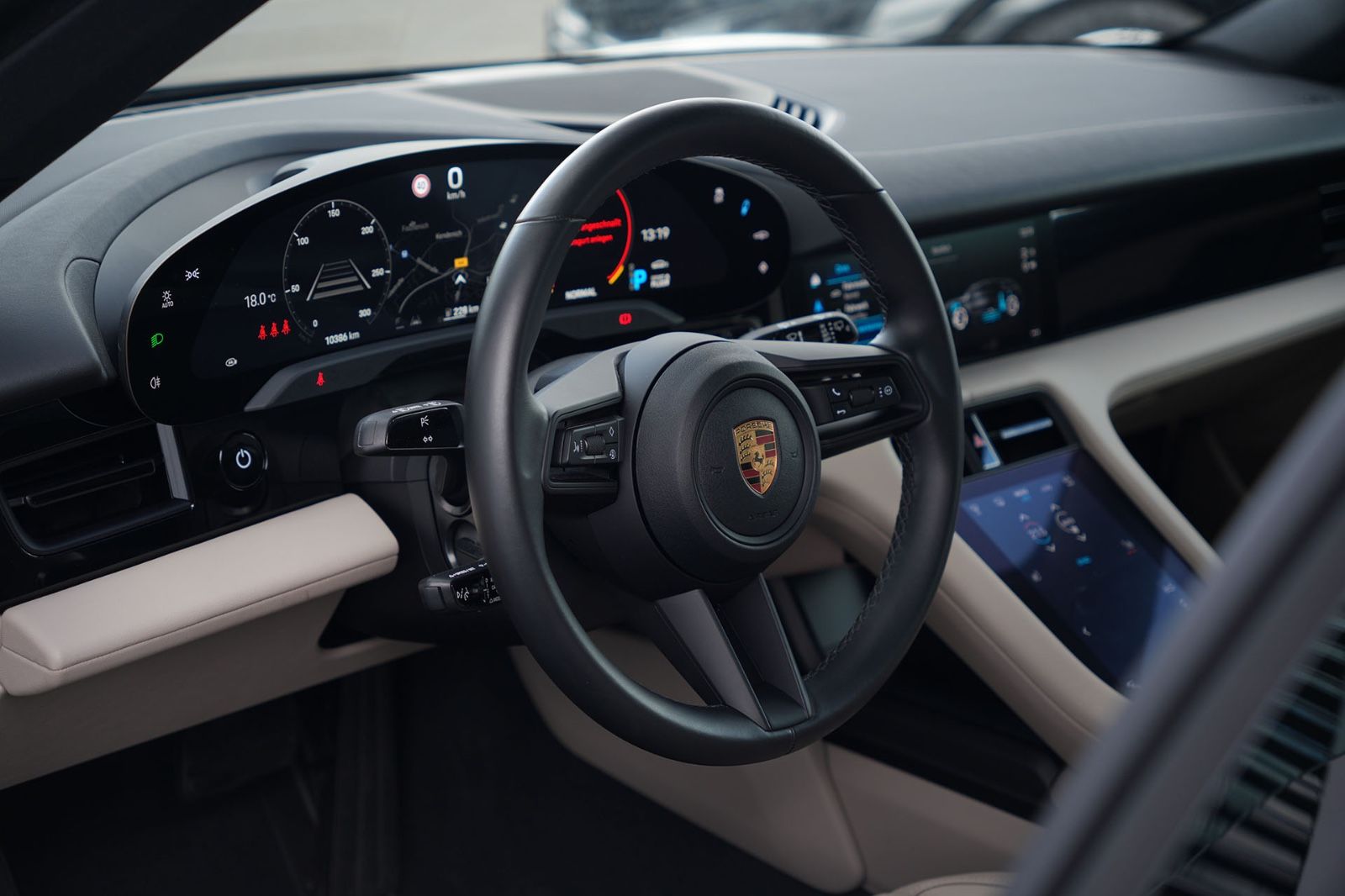 Porsche Taycan Sport Turismo LEDER BEIGE-ACC-LUFTF.-PANO