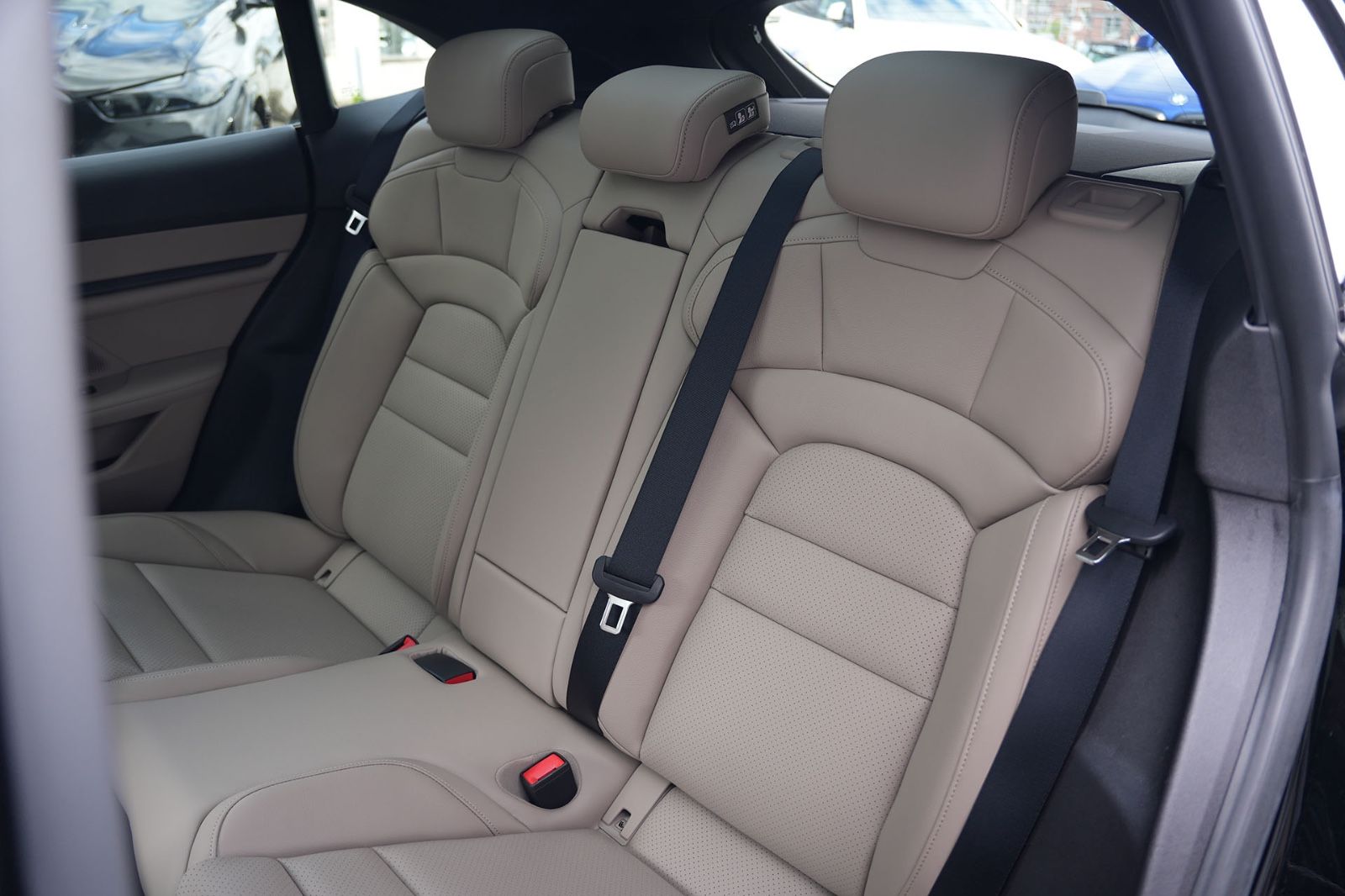 Porsche Taycan Sport Turismo LEDER BEIGE-ACC-LUFTF.-PANO