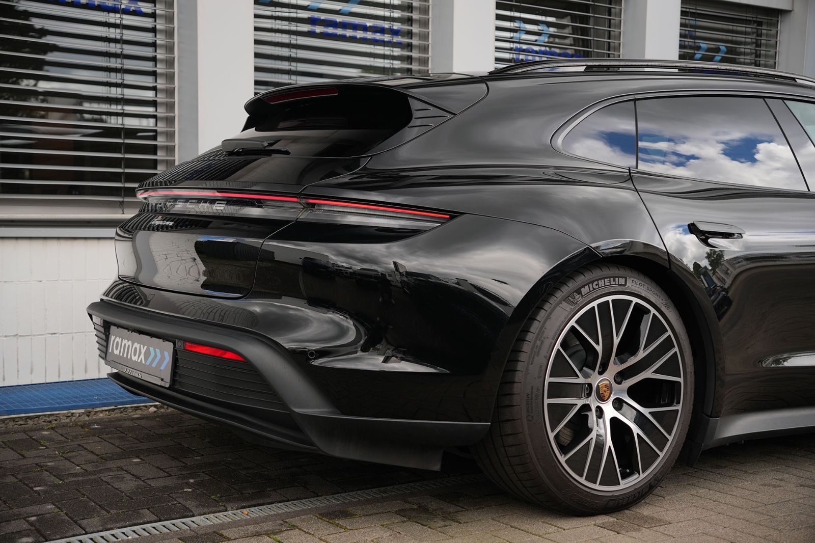 Porsche Taycan Sport Turismo LEDER BEIGE-ACC-LUFTF.-PANO