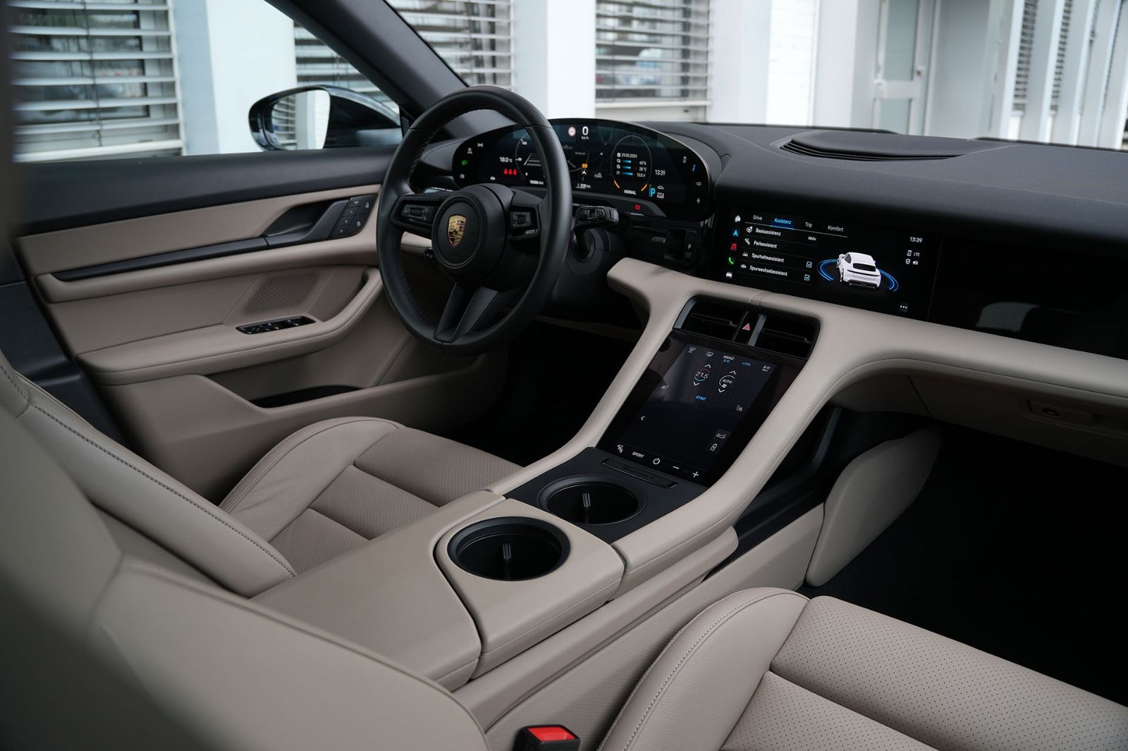 Porsche Taycan Sport Turismo LEDER BEIGE-ACC-LUFTF.-PANO