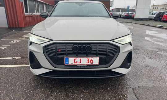 Audi e-tron 55 S-line quattro 5d