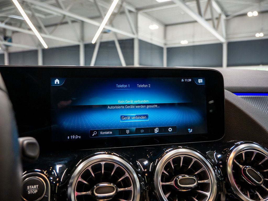 Mercedes EQA300 4M Progressive AHK PANO HUD LED NAVI SHZ