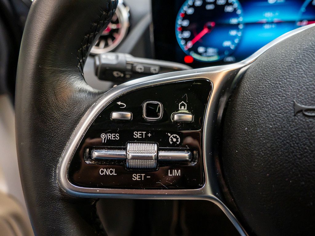 Mercedes EQA300 4M Progressive AHK PANO HUD LED NAVI SHZ