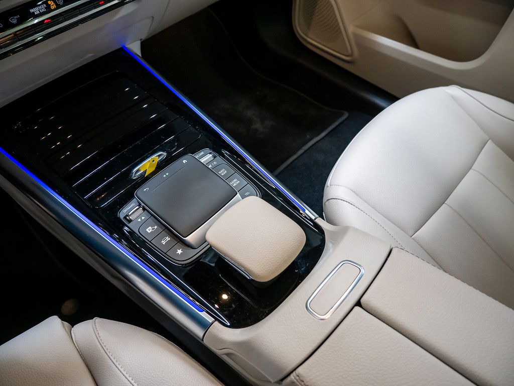 Mercedes EQA300 4M Progressive AHK PANO HUD LED NAVI SHZ