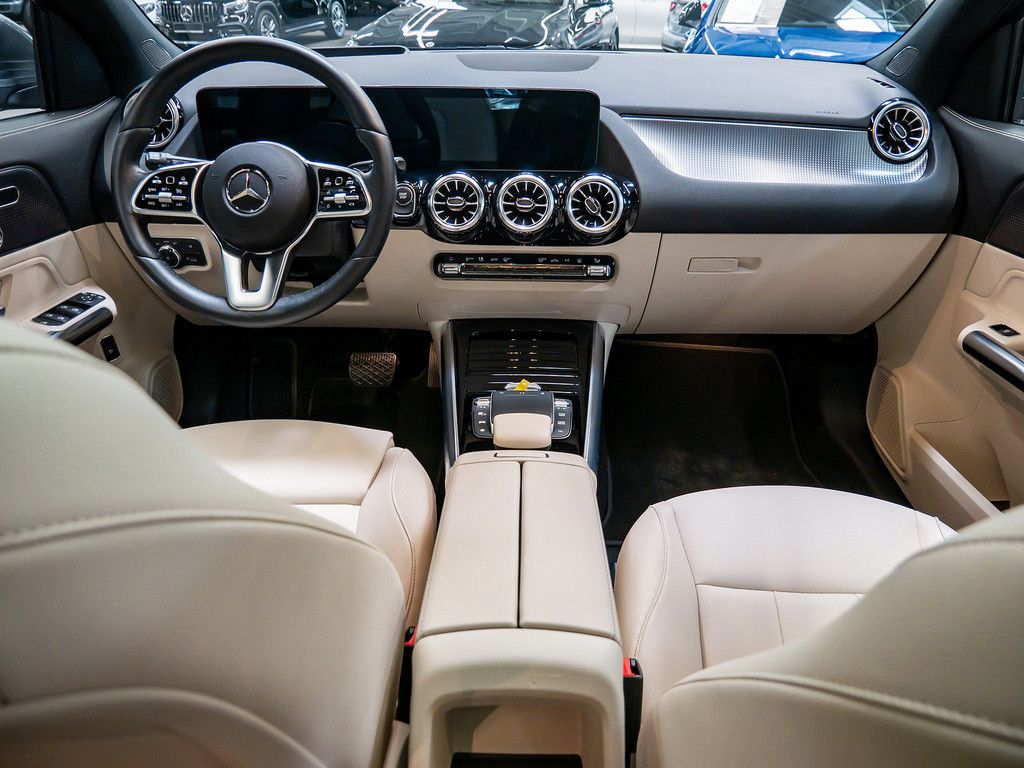 Mercedes EQA300 4M Progressive AHK PANO HUD LED NAVI SHZ