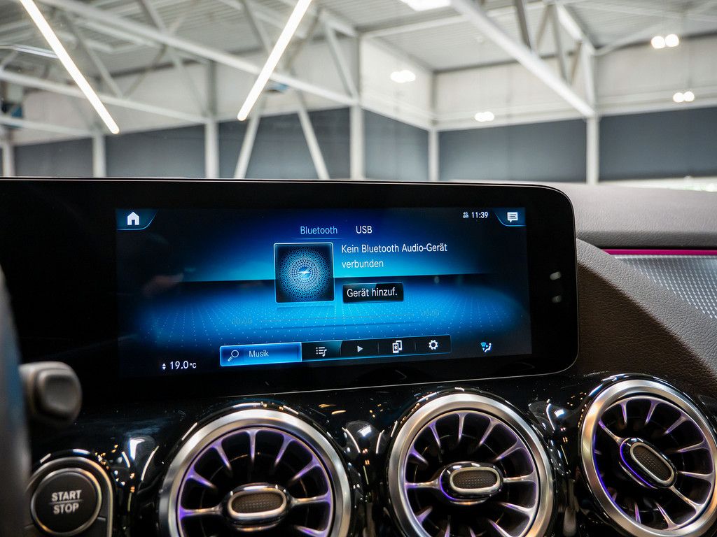 Mercedes EQA300 4M Progressive AHK PANO HUD LED NAVI SHZ