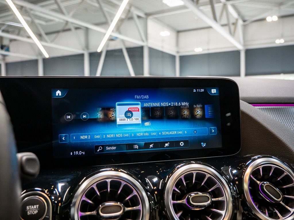 Mercedes EQA300 4M Progressive AHK PANO HUD LED NAVI SHZ
