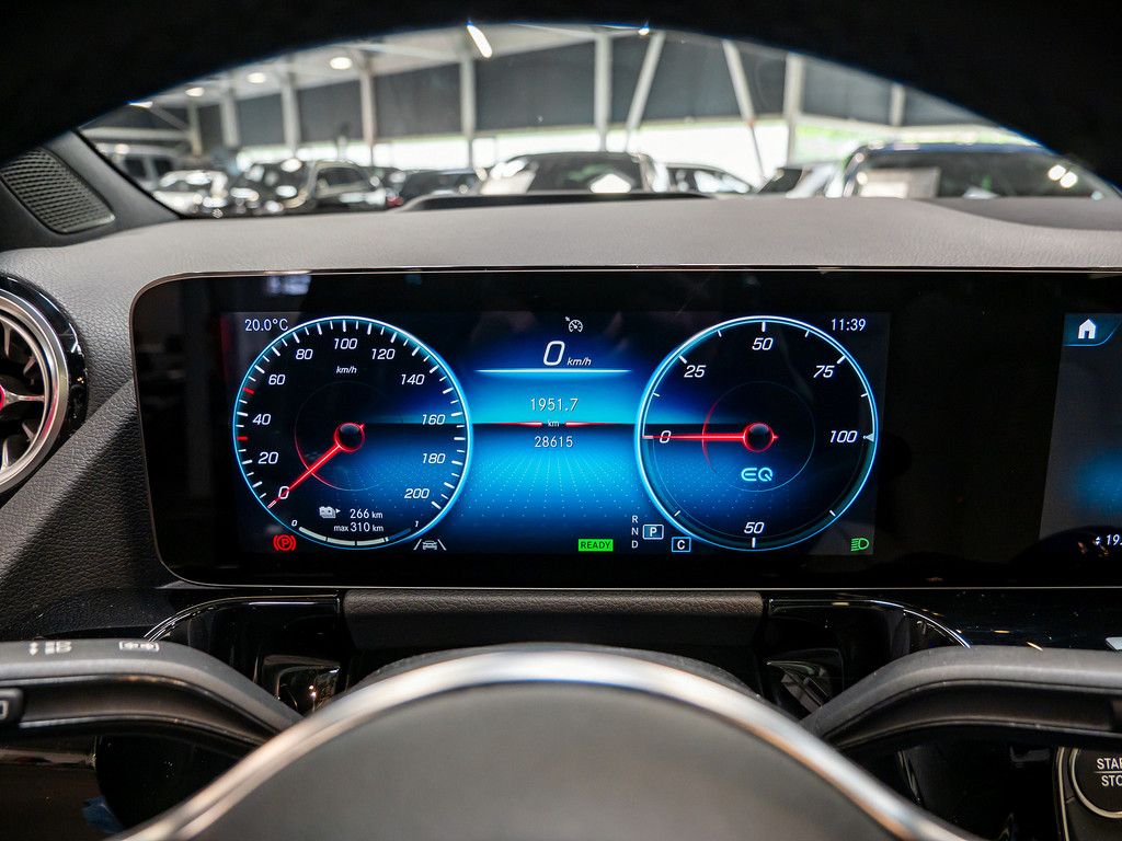 Mercedes EQA300 4M Progressive AHK PANO HUD LED NAVI SHZ