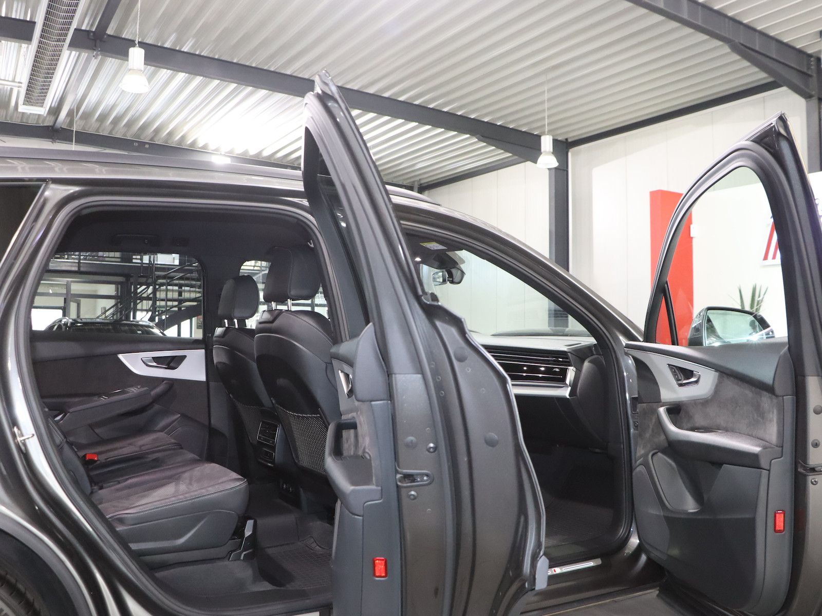 Audi Q7 55 TFSI E QUATTRO S-LINE SPORTPAKET PLUS / 1A