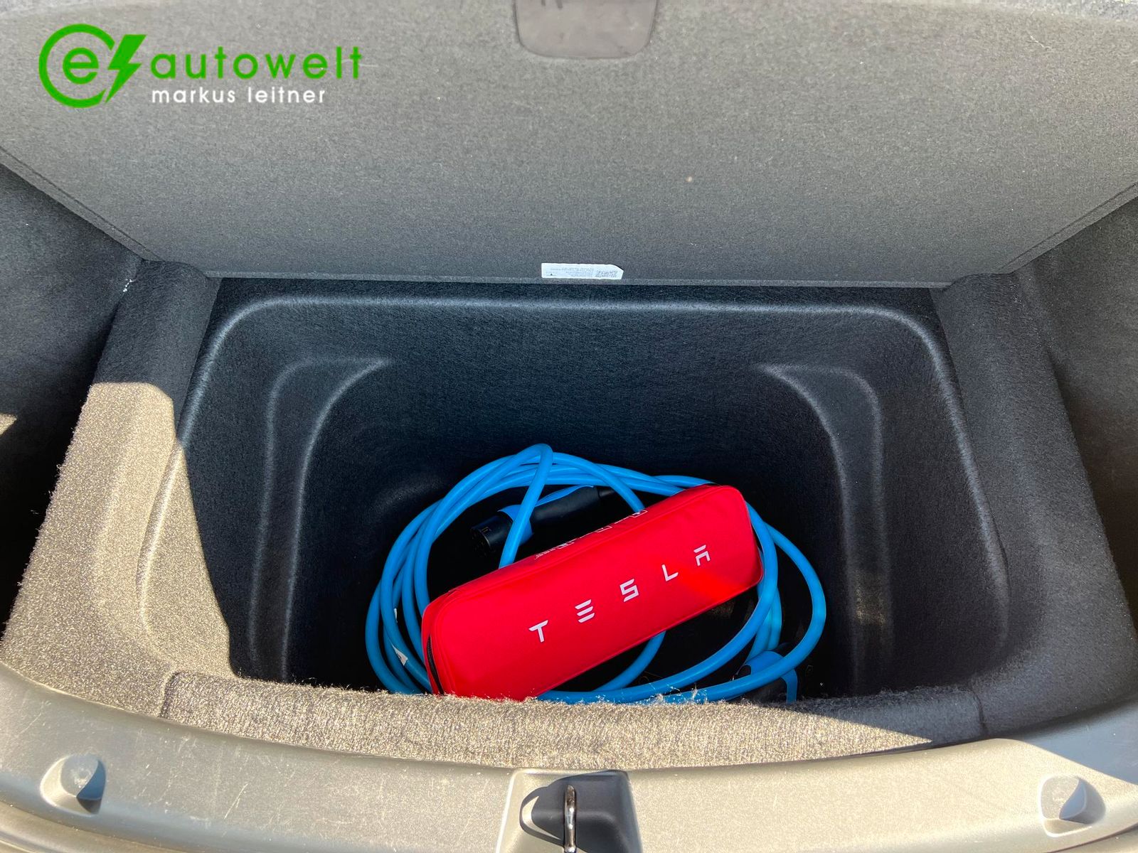 Tesla Model Y Long Range Dual Motor Mwst. 1.Hd. Matrix