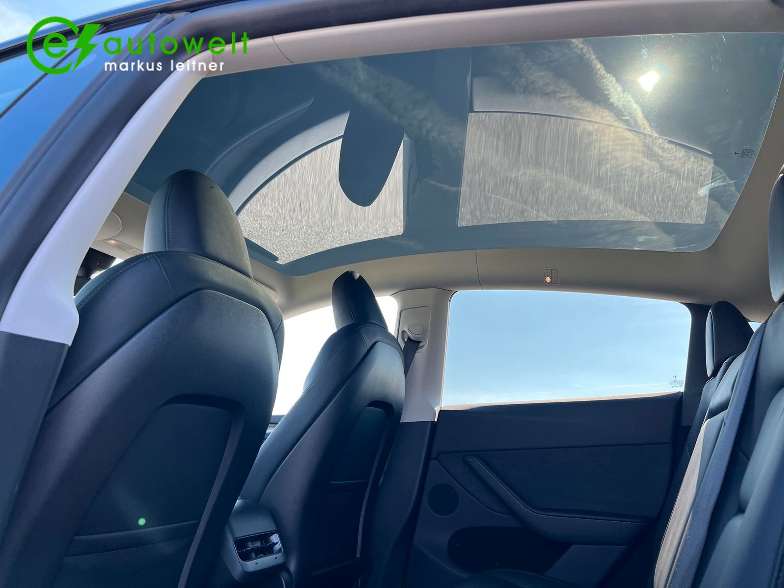 Tesla Model Y Long Range Dual Motor Mwst. 1.Hd. Matrix
