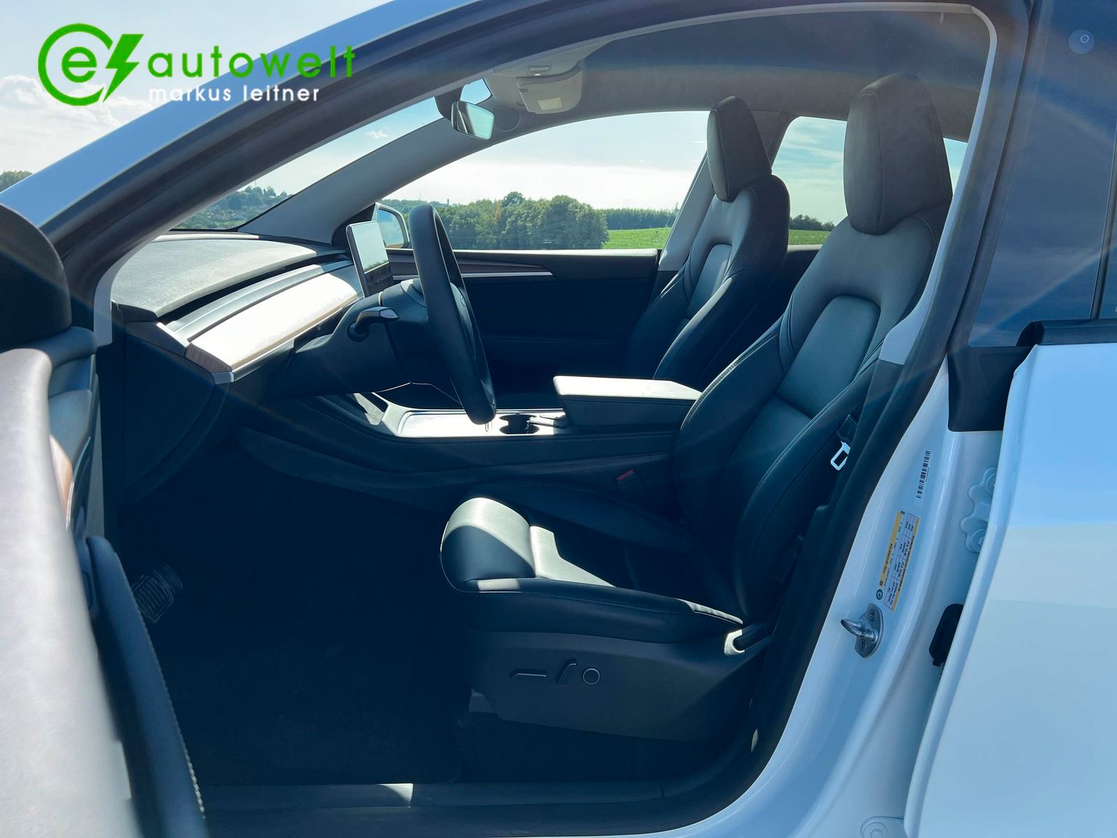 Tesla Model Y Long Range Dual Motor Mwst. 1.Hd. Matrix