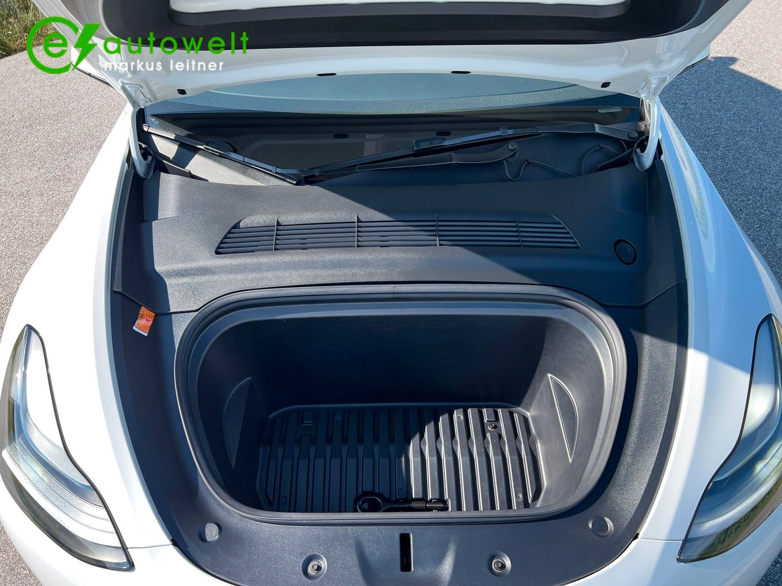 Tesla Model Y Long Range Dual Motor Mwst. 1.Hd. Matrix