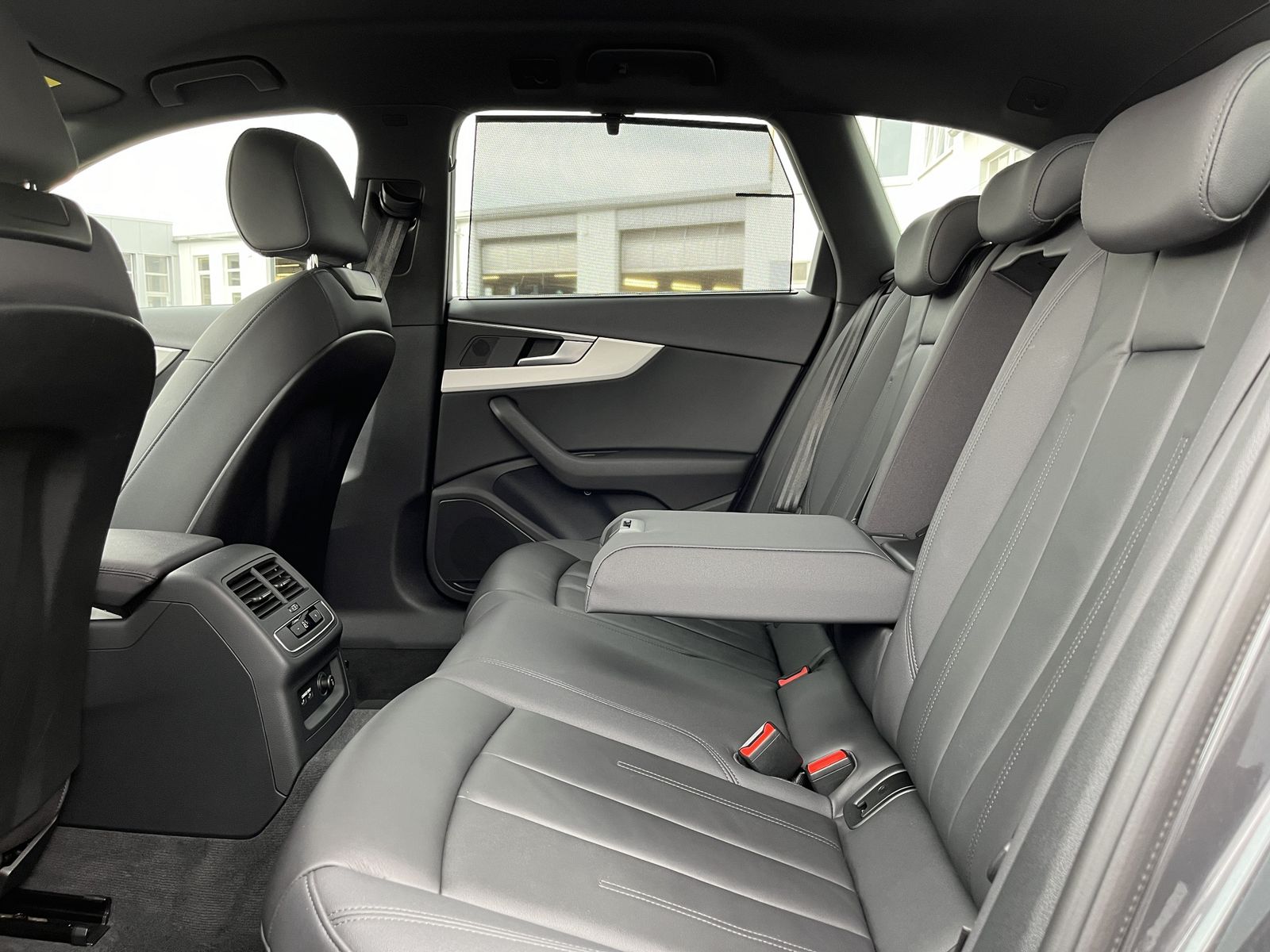 Audi A4 Avant 2.0 TDI S tronic advanced 320€ o. Anzah