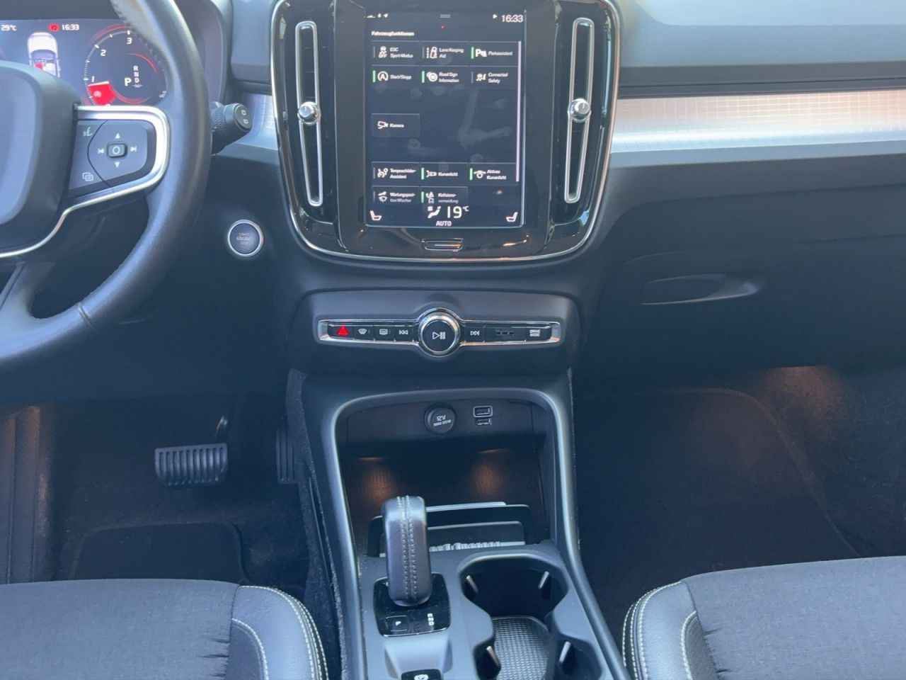 Volvo XC40 XC 40 Momentum Pro AWD Bluetooth Navi LED Klima