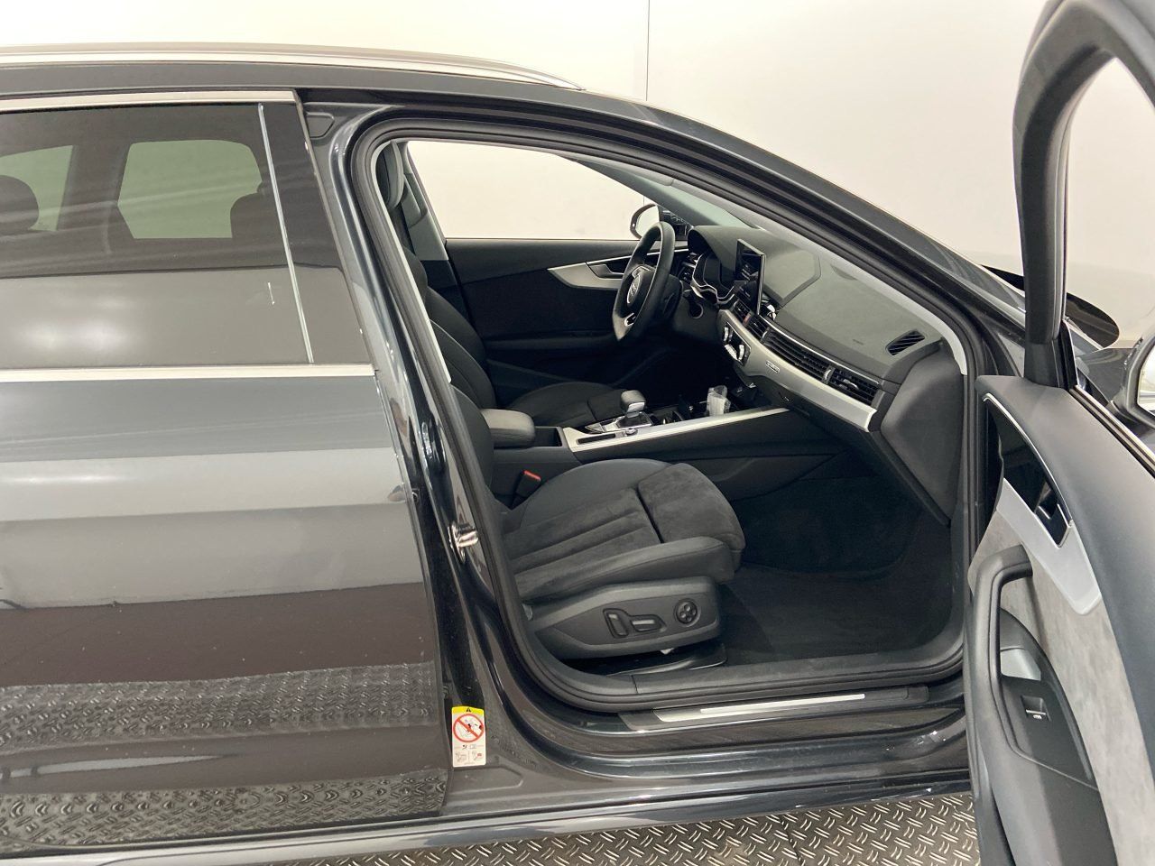 Audi A4 40 quattro 2.0 TDI Avant advanced AHK 360°