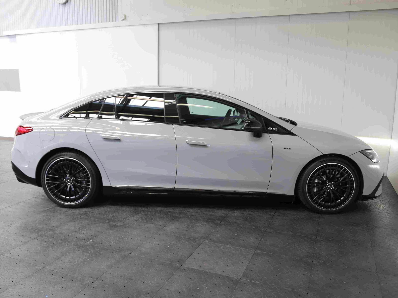 Mercedes EQE43 AMG 4M HUD*Premium-Paket*AHK*NIGHT*21"-LM