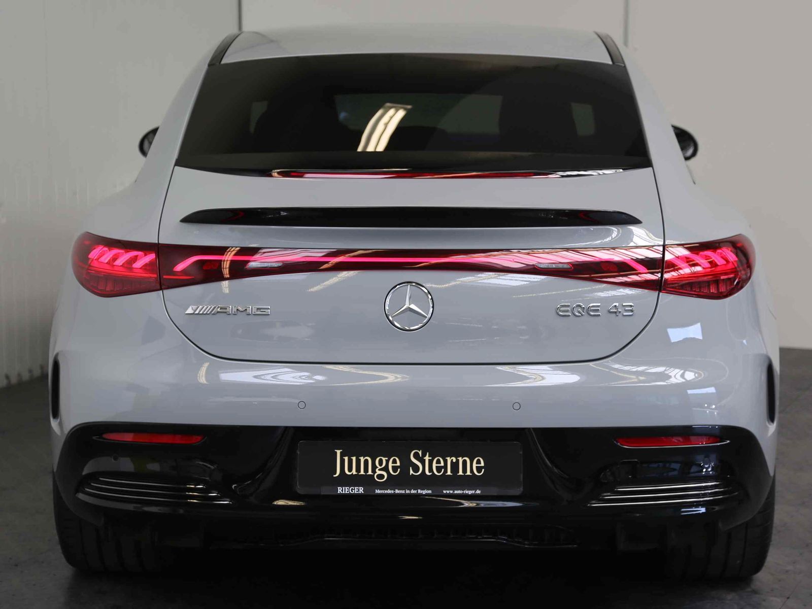 Mercedes EQE43 AMG 4M HUD*Premium-Paket*AHK*NIGHT*21"-LM