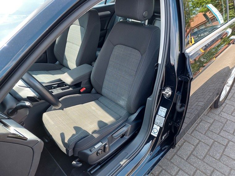 VW Passat  Variant 2,0 TDI Business *AHK*DSG*Standhz
