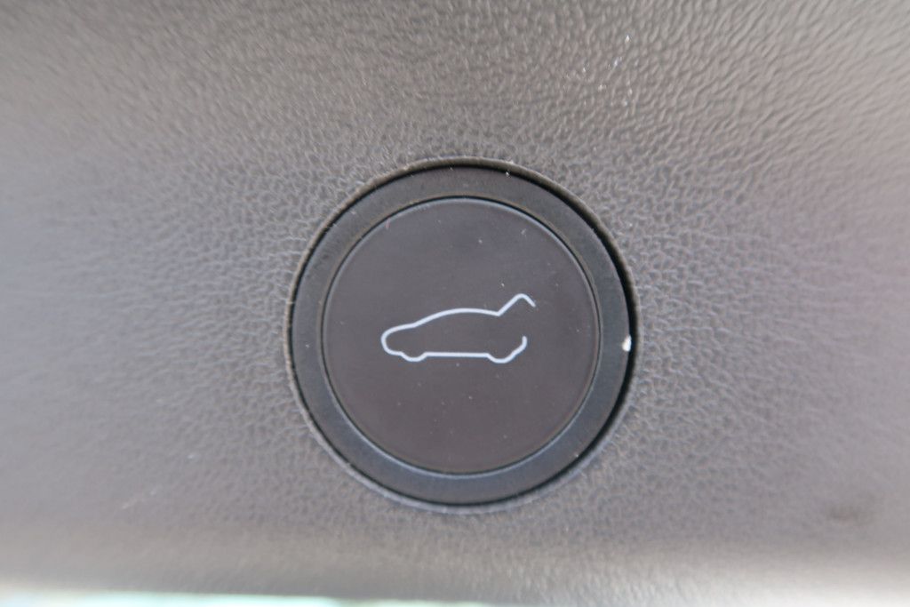 Tesla Model Y Performance Dual Motor AWD*Pano*21