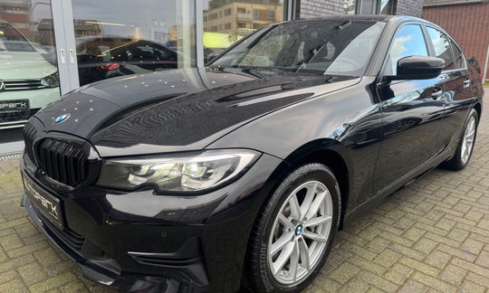 BMW 330i lim. Advantage HUD LenkHeiz HiFi M Lenkrad