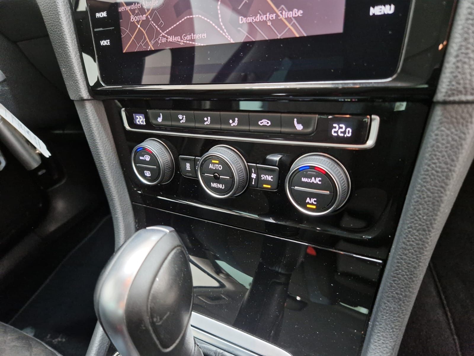 VW Golf VII Lim. IQ.DRIVE DSG LED Standheizung DAB+