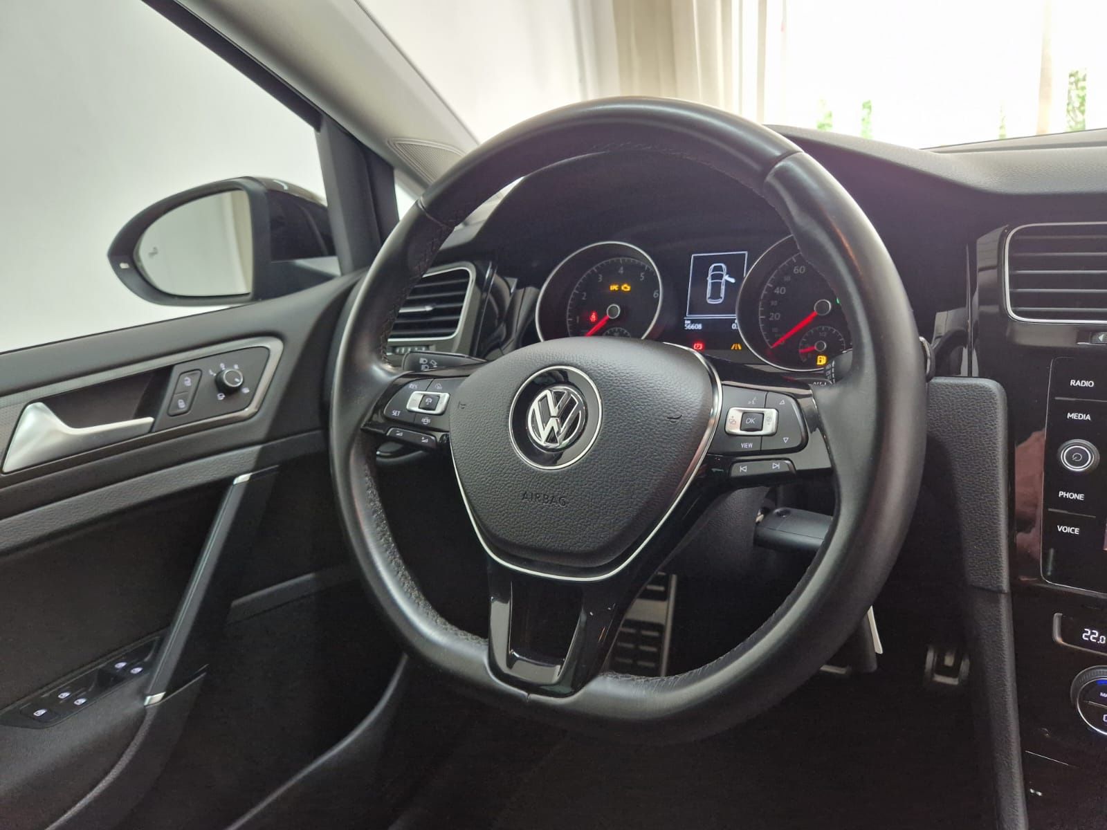 VW Golf VII Lim. IQ.DRIVE DSG LED Standheizung DAB+