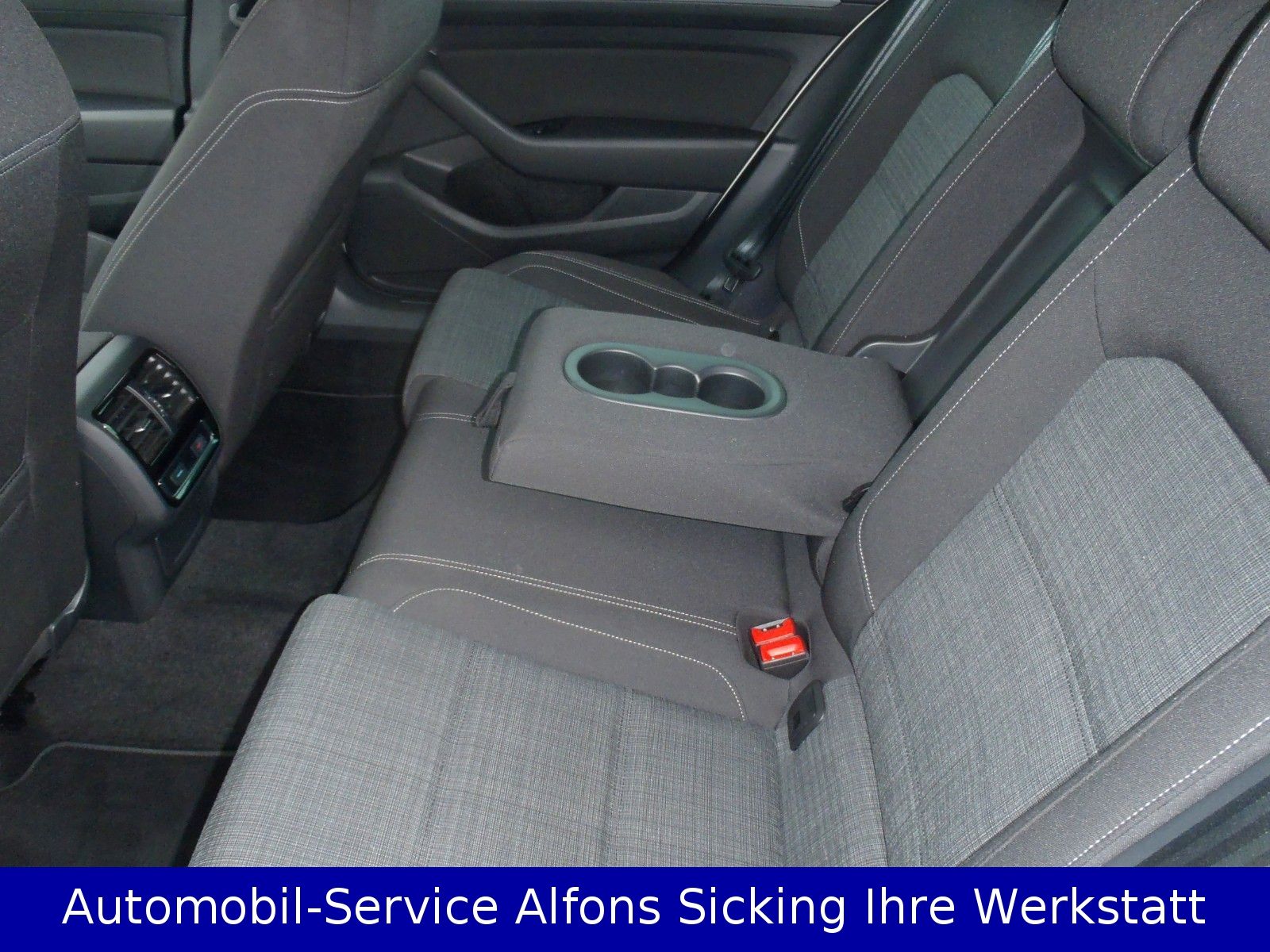 VW Passat  Variant Business 1.5TSI AHK DSG LED 110KW