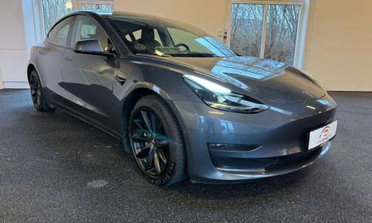 Tesla Model 3  Long Range AWD 4d