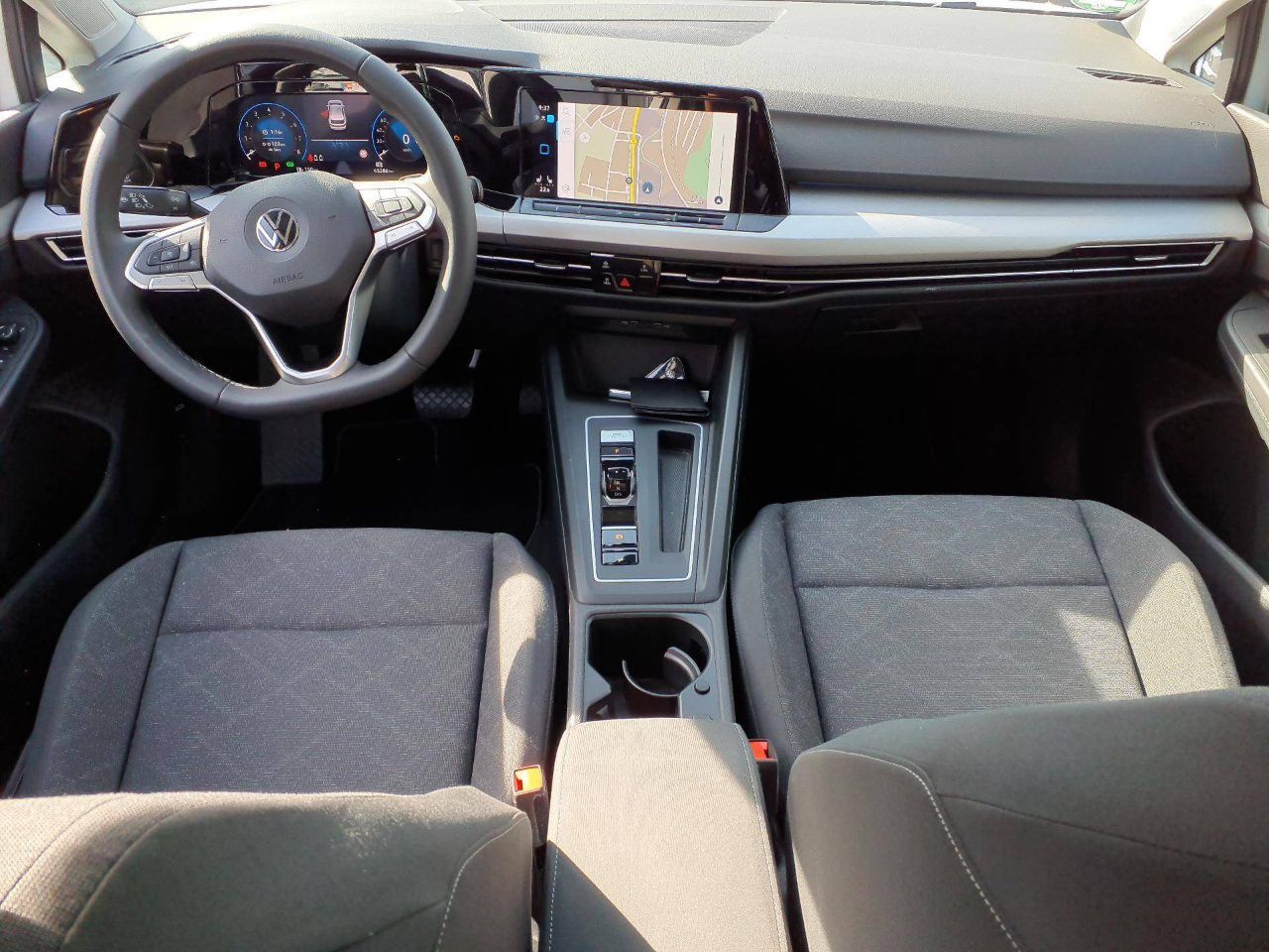 VW Golf 1.5 Hybr.Benzin/E Life*LED*Navi*Pano*