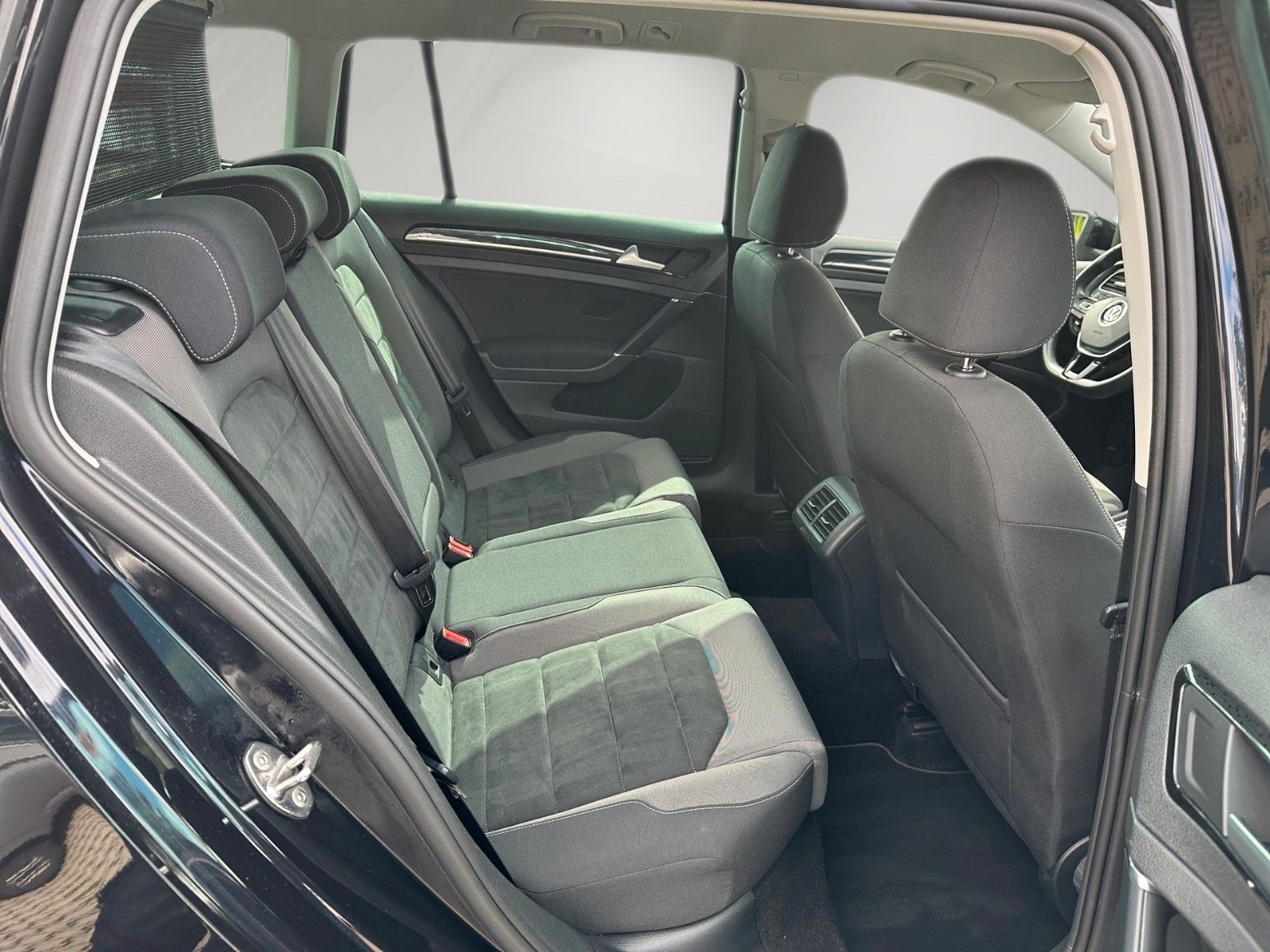 VW Golf VII Variant Highline 1.5 TSI DSG NAVI LED