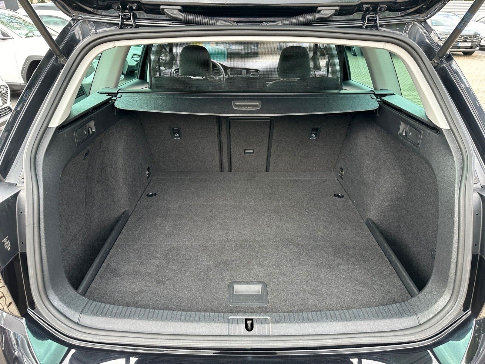 VW Golf VII Variant Highline 1.5 TSI DSG NAVI LED