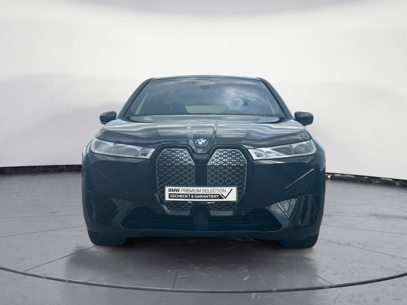 BMW xDrive50 Sportpaket Integal-Aktivlenk.
