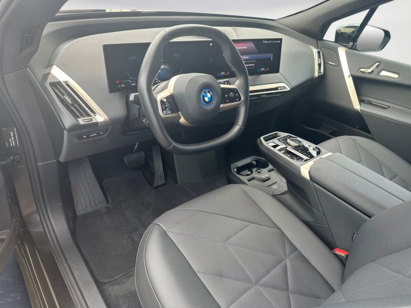 BMW xDrive50 Sportpaket Integal-Aktivlenk.