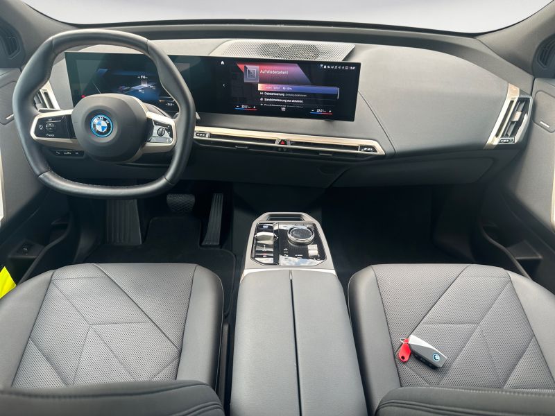 BMW xDrive50 Sportpaket Integal-Aktivlenk.