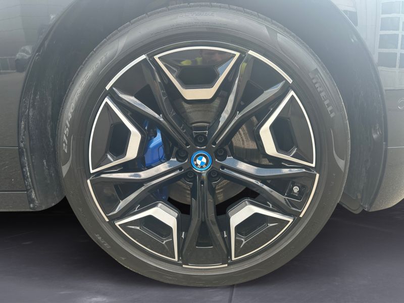 BMW xDrive50 Sportpaket Integal-Aktivlenk.