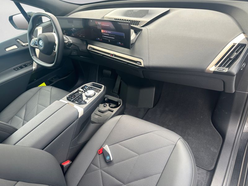 BMW xDrive50 Sportpaket Integal-Aktivlenk.