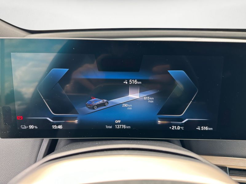 BMW xDrive50 Sportpaket Integal-Aktivlenk.