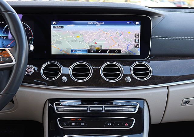 Mercedes E300 e T AMG DISTRONIC+PANO+KAM360+WIDESCREEN
