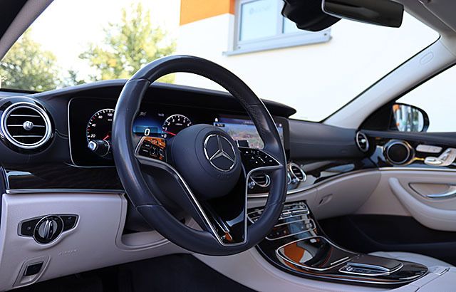 Mercedes E300 e T AMG DISTRONIC+PANO+KAM360+WIDESCREEN