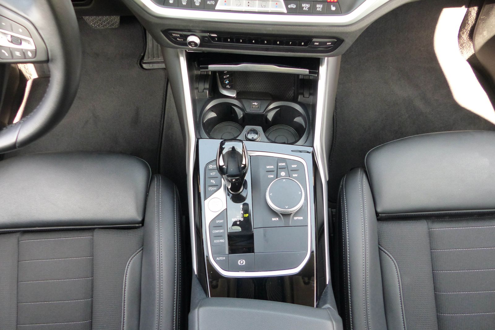 BMW 320i touring sport line Aut. Navi Kamera Teilled