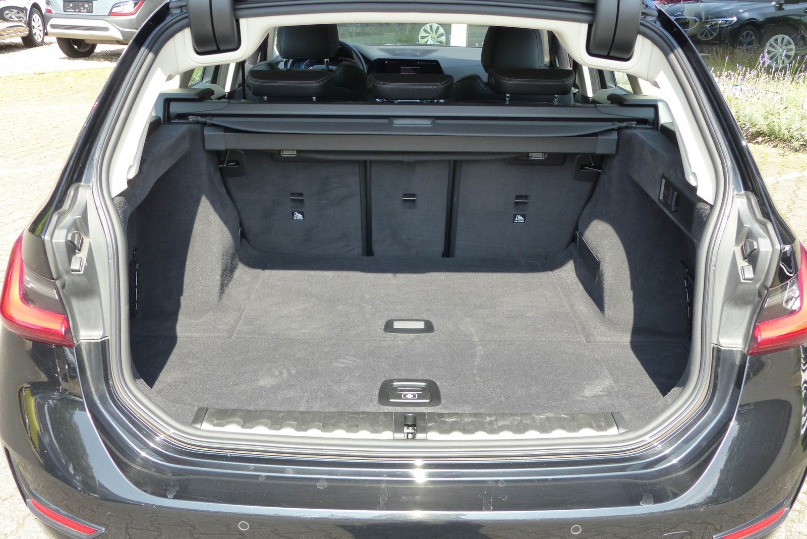 BMW 320i touring sport line Aut. Navi Kamera Teilled
