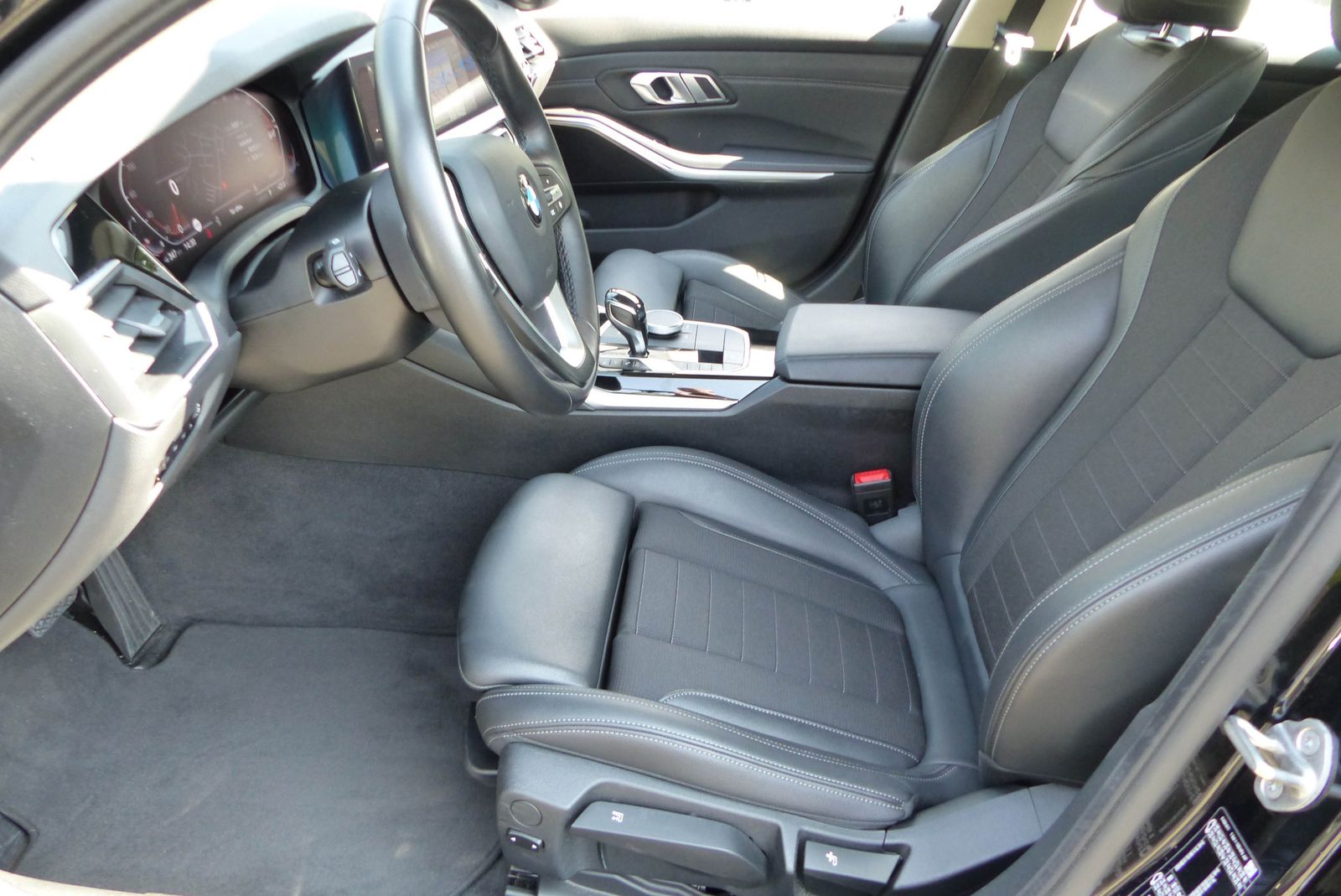 BMW 320i touring sport line Aut. Navi Kamera Teilled