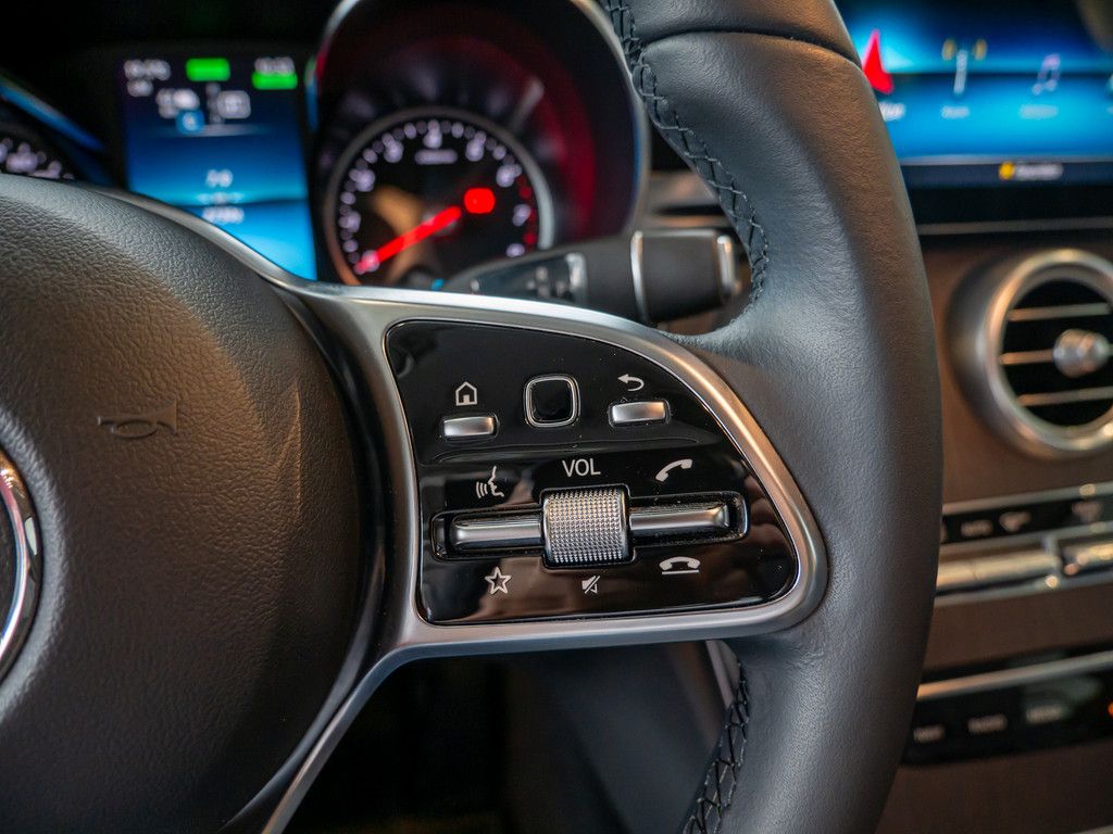 Mercedes C300 e 4M Avantgarde LED Pano Navi SHD Kamera D
