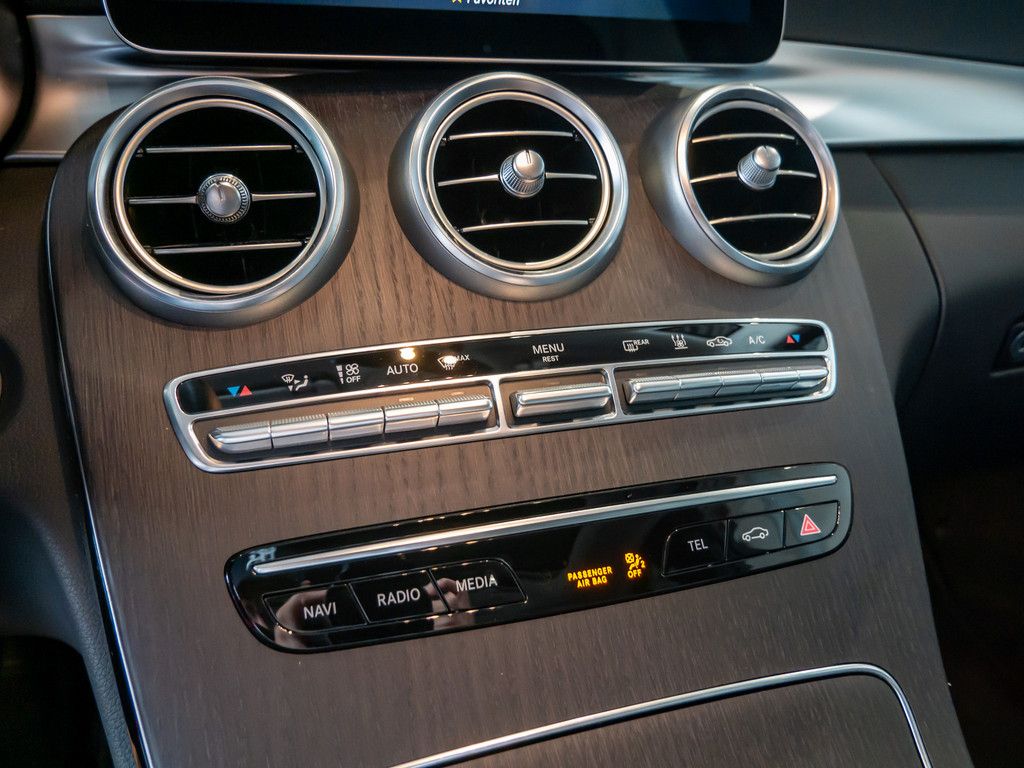 Mercedes C300 e 4M Avantgarde LED Pano Navi SHD Kamera D
