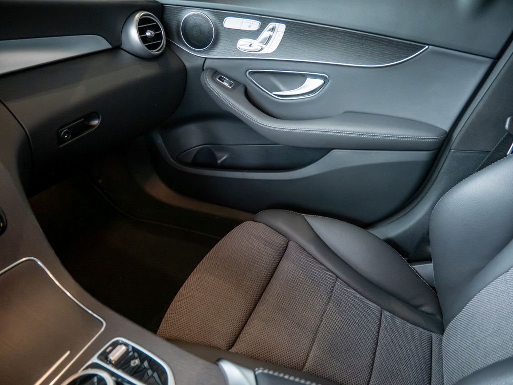 Mercedes C300 e 4M Avantgarde LED Pano Navi SHD Kamera D