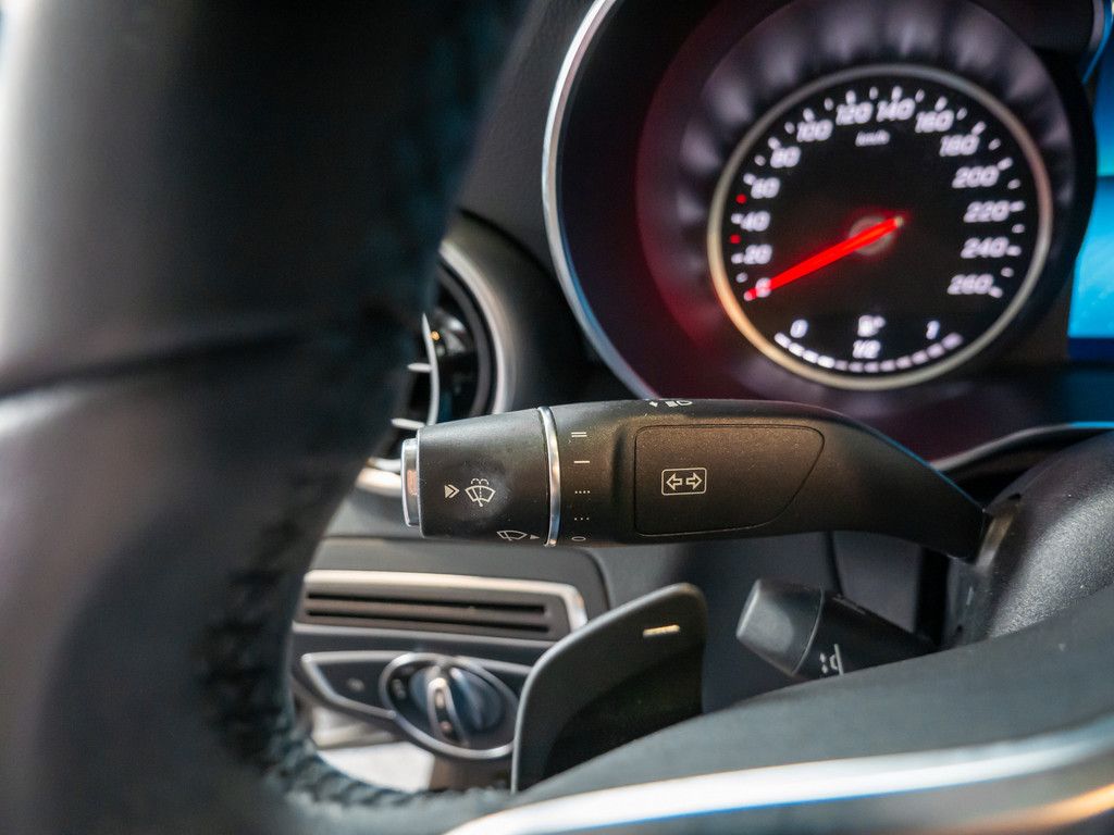 Mercedes C300 e 4M Avantgarde LED Pano Navi SHD Kamera D