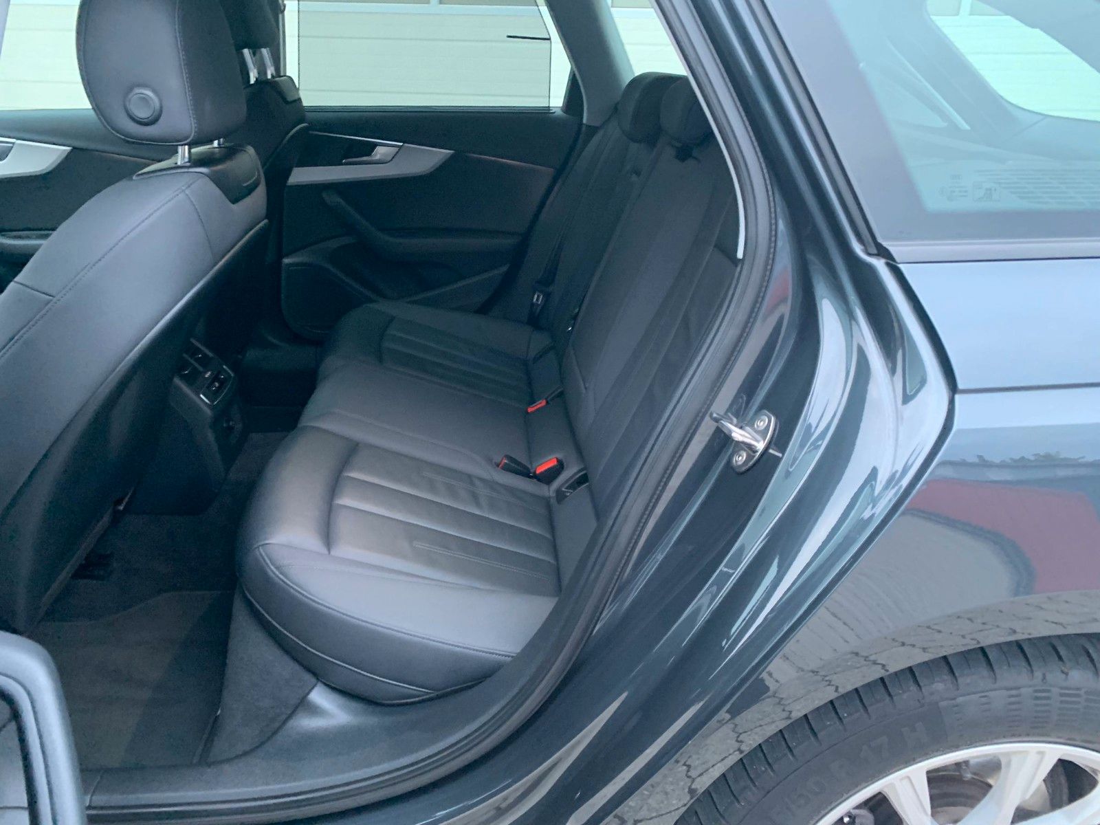 Audi A4 Avant 40TFSI*Vollleder*LED*SHZ*1Hand*Matrix