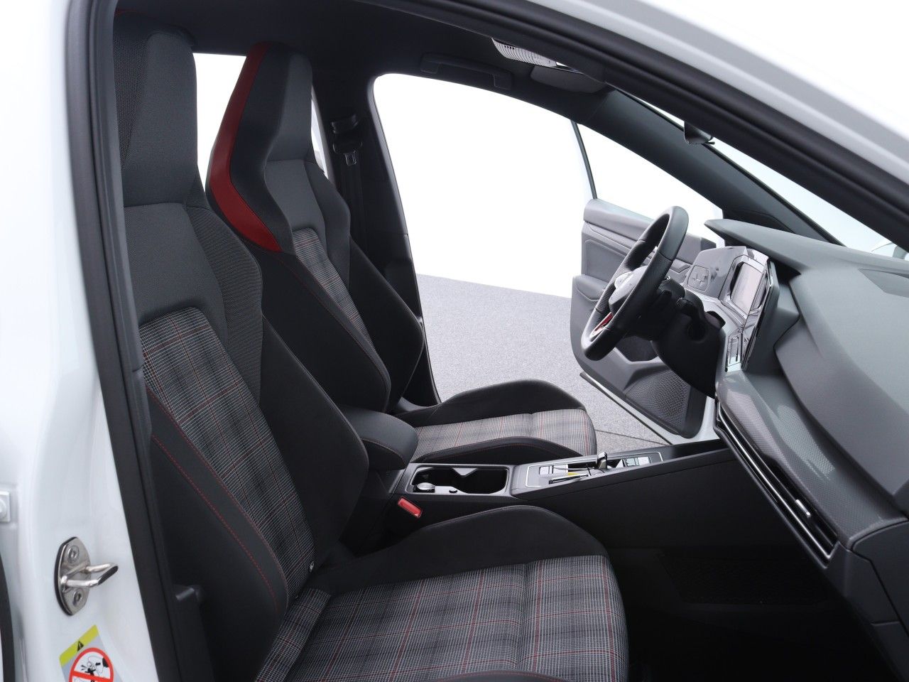 VW Golf VIII GTI 2.0 TSI DSG Navi LED ACC SHZ Klima