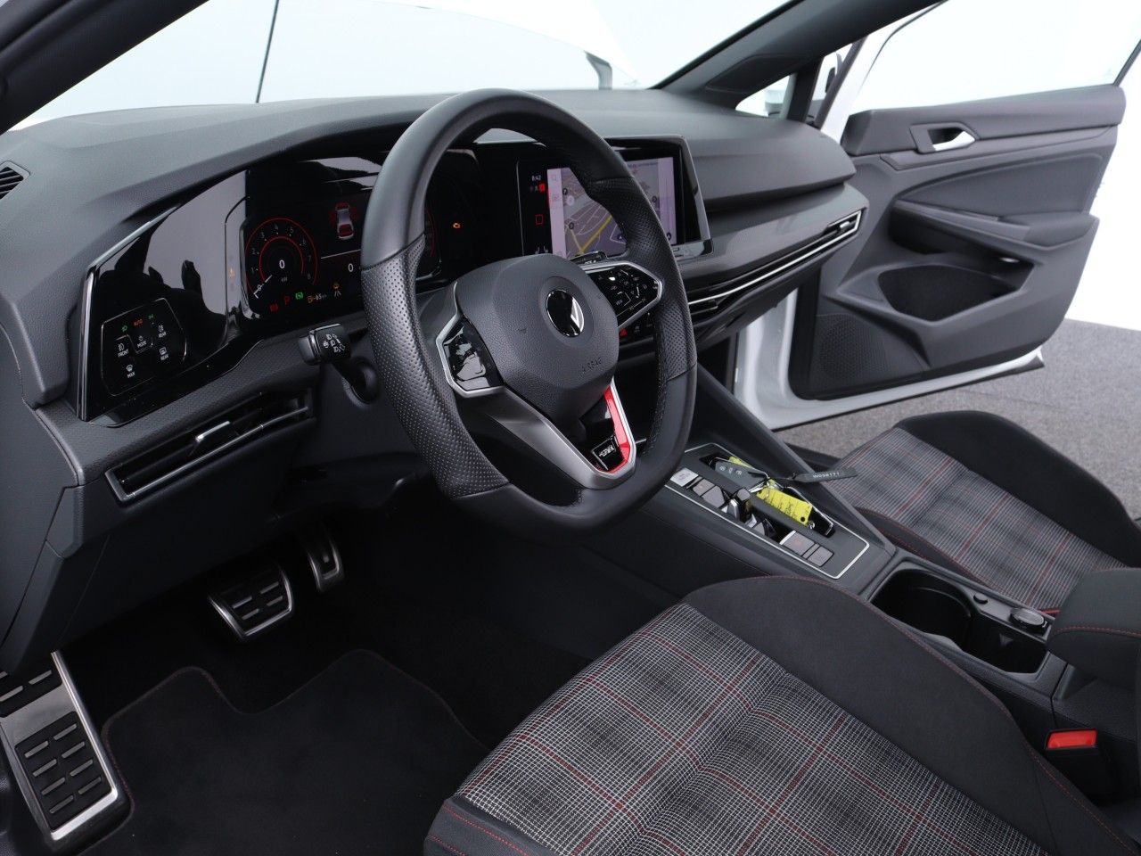 VW Golf VIII GTI 2.0 TSI DSG Navi LED ACC SHZ Klima
